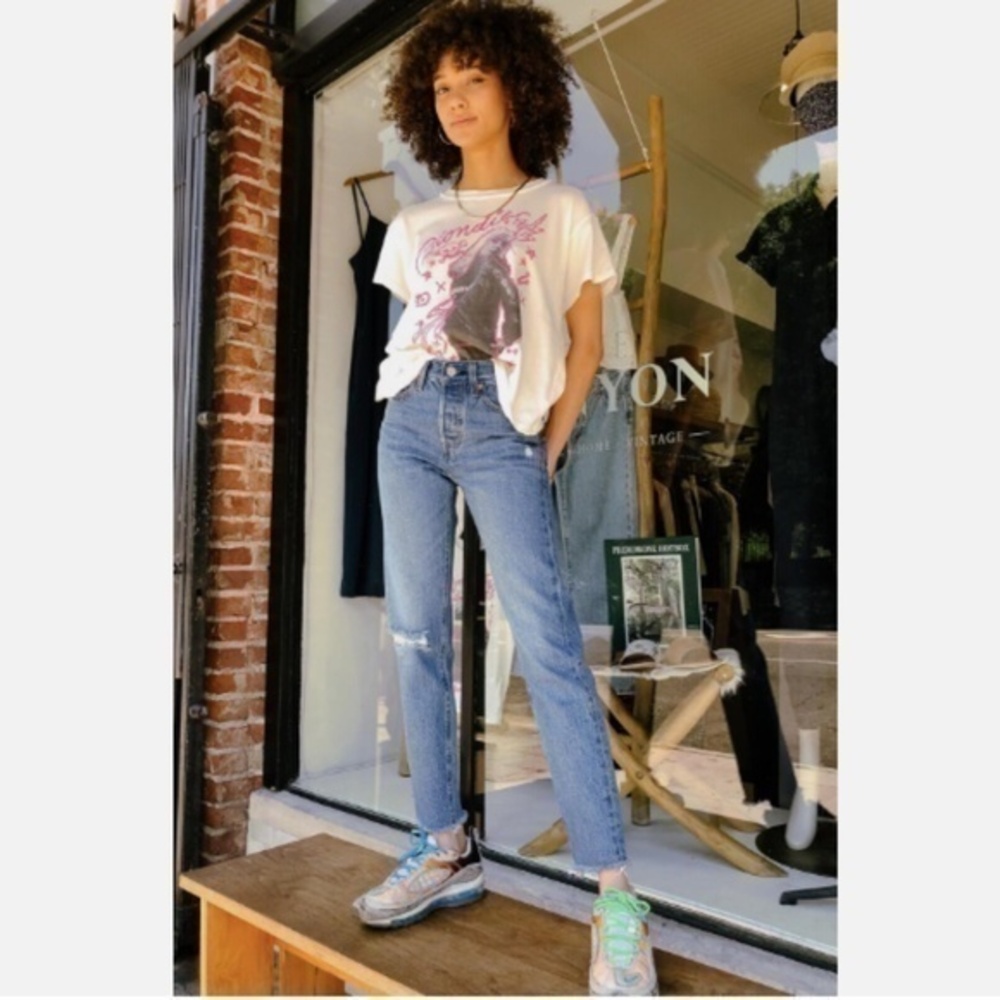 Levi's Wedgie Icon Raw Hem Athens Hera Ripped Jeans 29 Nwt
